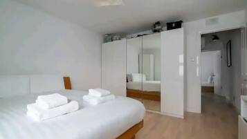 2 bedrooms, desk, iron/ironing board, free WiFi