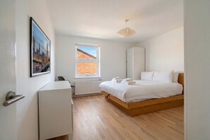 2 habitaciones, escritorio, tabla de planchar con plancha y wifi gratis 