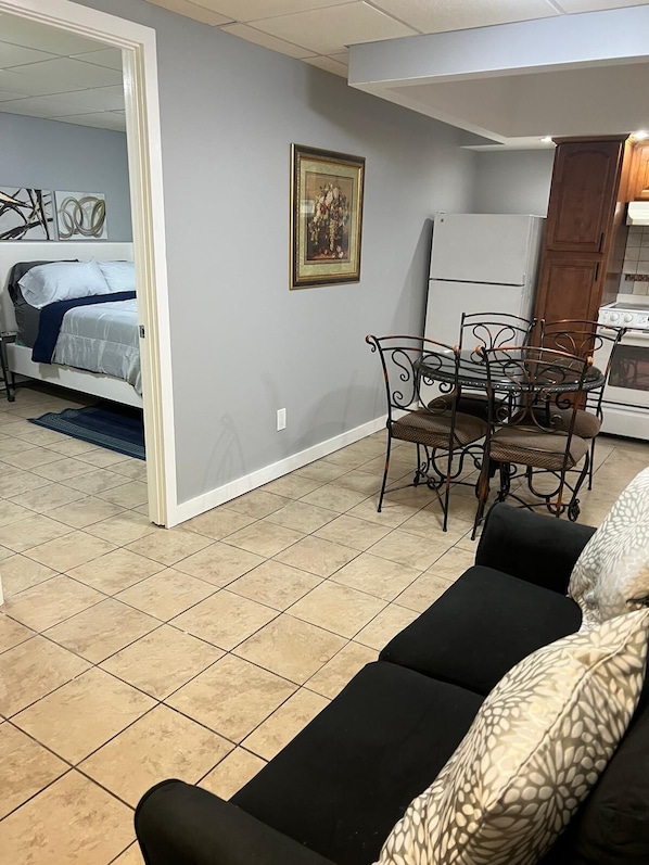 1 Schlafzimmer, Bügeleisen/Bügelbrett, Bettwäsche