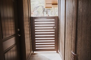 Interior - Cougar Canyon Unit A (Heber-Overgaard)