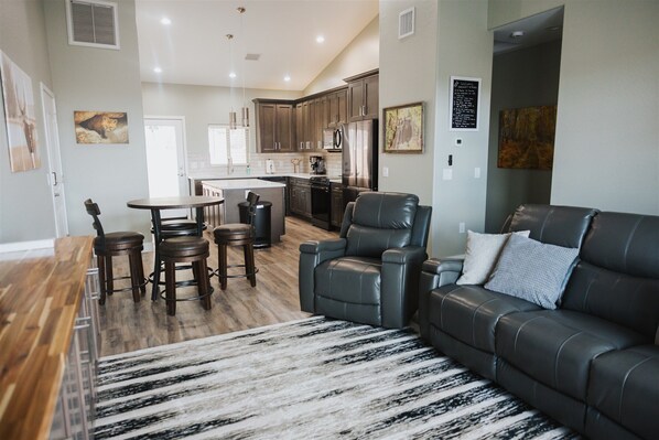 Living area - Cougar Canyon Unit A (Heber-Overgaard)