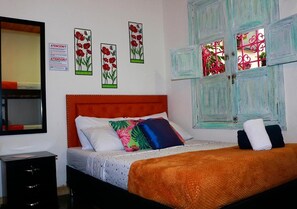 Habitación familiar, varias camas | Wifi gratis y ropa de cama 