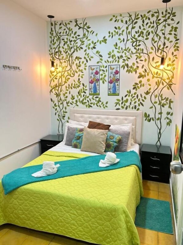 Economy Room | Free WiFi, bed sheets - Stay La 10 (Medellín)