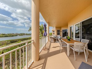 Outdoor dining - Waterview condo in ideal location (Osprey)