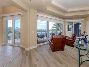 Smart TV - Waterview condo in ideal location (Osprey)