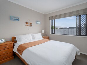 4 bedrooms, WiFi, bed sheets