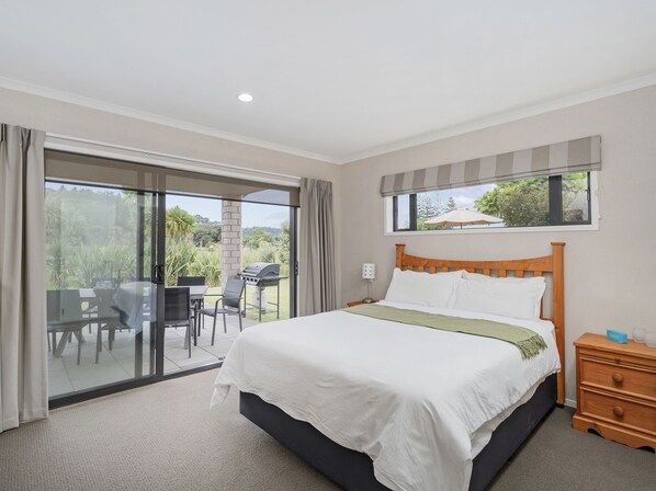 4 bedrooms, WiFi, bed sheets