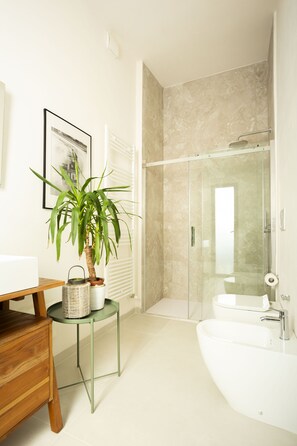 Shower, hair dryer, bidet, towels - Dèpendance - Lequile - Alfa Country House (Lequile)