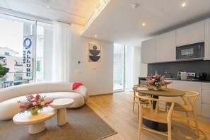 Apartment, 2 Bedrooms | Living area | 50-inch Smart TV with digital channels, Netflix, pay movies - Hotel ONOMO ALLURE ABIDJAN BAOBAB (Abidjan)