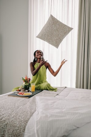 Luxe beddengoed, pillowtop-bedden, een kluis op de kamer, een bureau