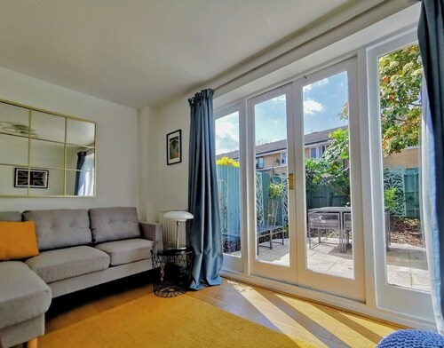 Kings Cross 4BR House | Garden & Free Parking