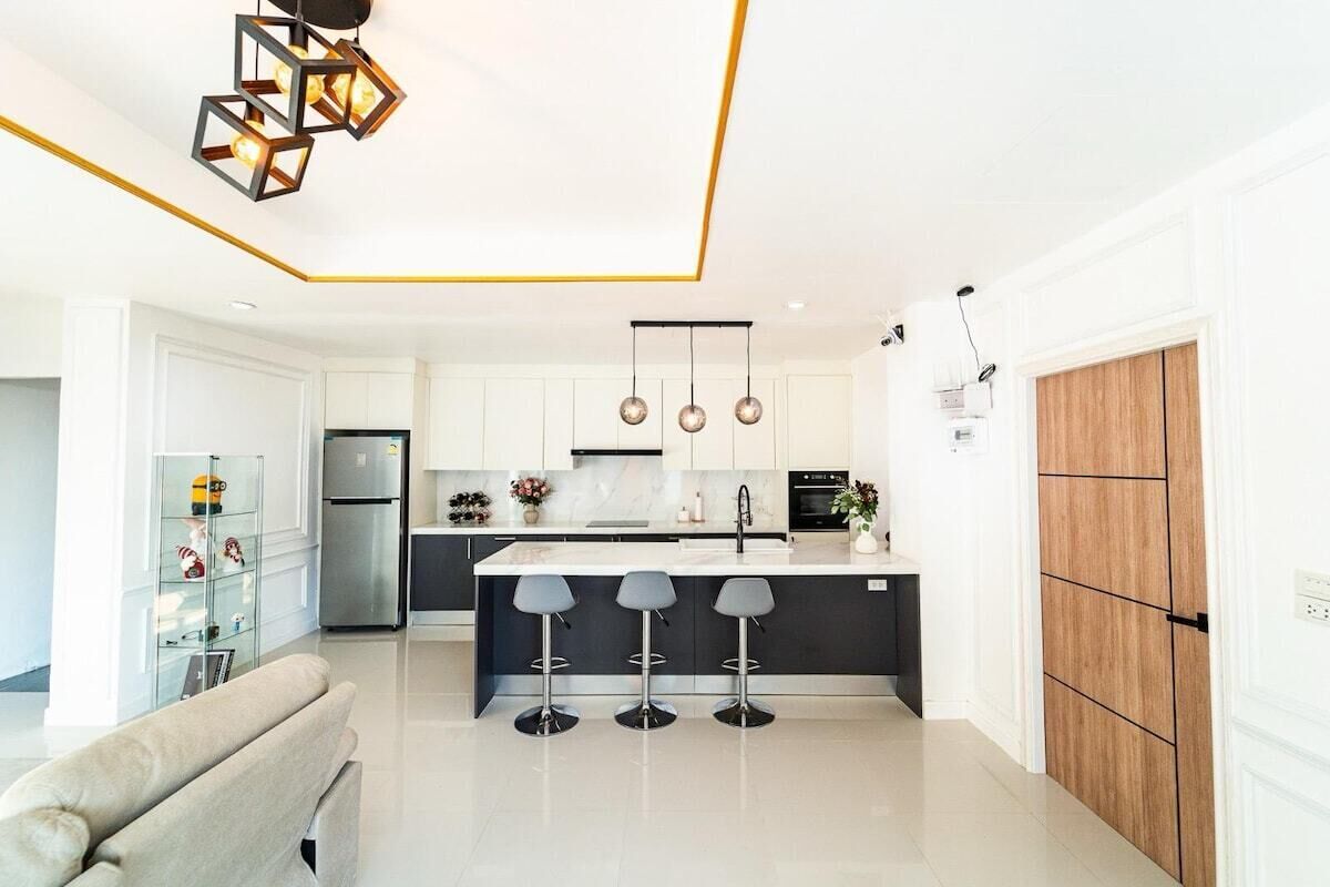 Kylskåp, mikrovågsugn, ugn och spishäll