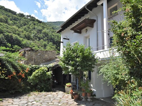 Magnifique maison de vacances privée avec climatisation, WIFI, TV, patio et animaux admis