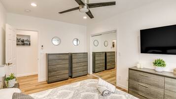 2 bedrooms, iron/ironing board, internet, bed sheets