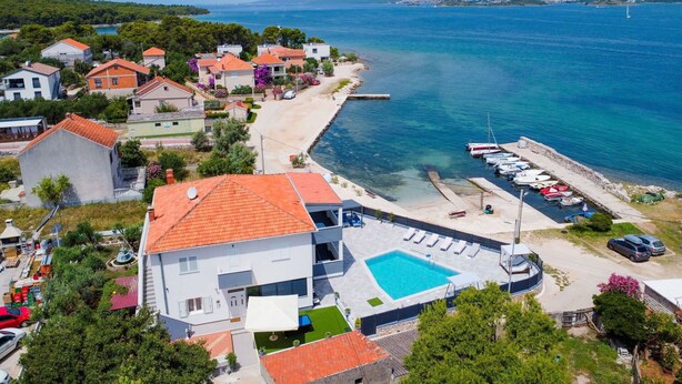 A coastal property with a swimming pool, a marina with boats, and a view of the sea. - Beautiful apartment for 6 guests with private pool, A/C, WIFI, TV, patio and pets allowed (Zadar)