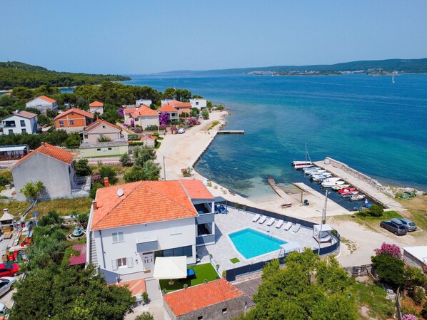 Exterior - Lovely apartment for 6 people with WIFI, A/C, private pool, TV and patio (Zadar)