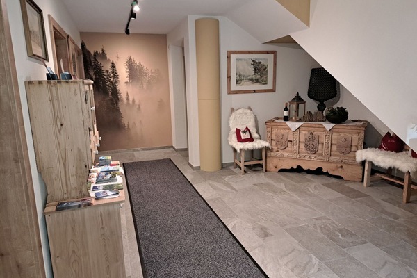 Bilderrahmen, Eigentum, Möbel, Cabinetry, Holz, Flooring, Fussboden, Wand, Holzbeize, Regale