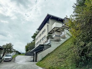 Exterior - Cosy apartment for 10 guests with WIFI, TV, terrace and pets allowed (Hippach)