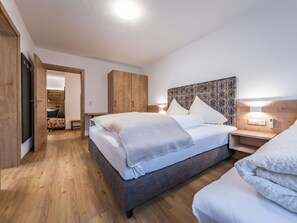 3 bedrooms, free WiFi - Cosy apartment for 10 guests with WIFI, TV, terrace and pets allowed (Hippach)