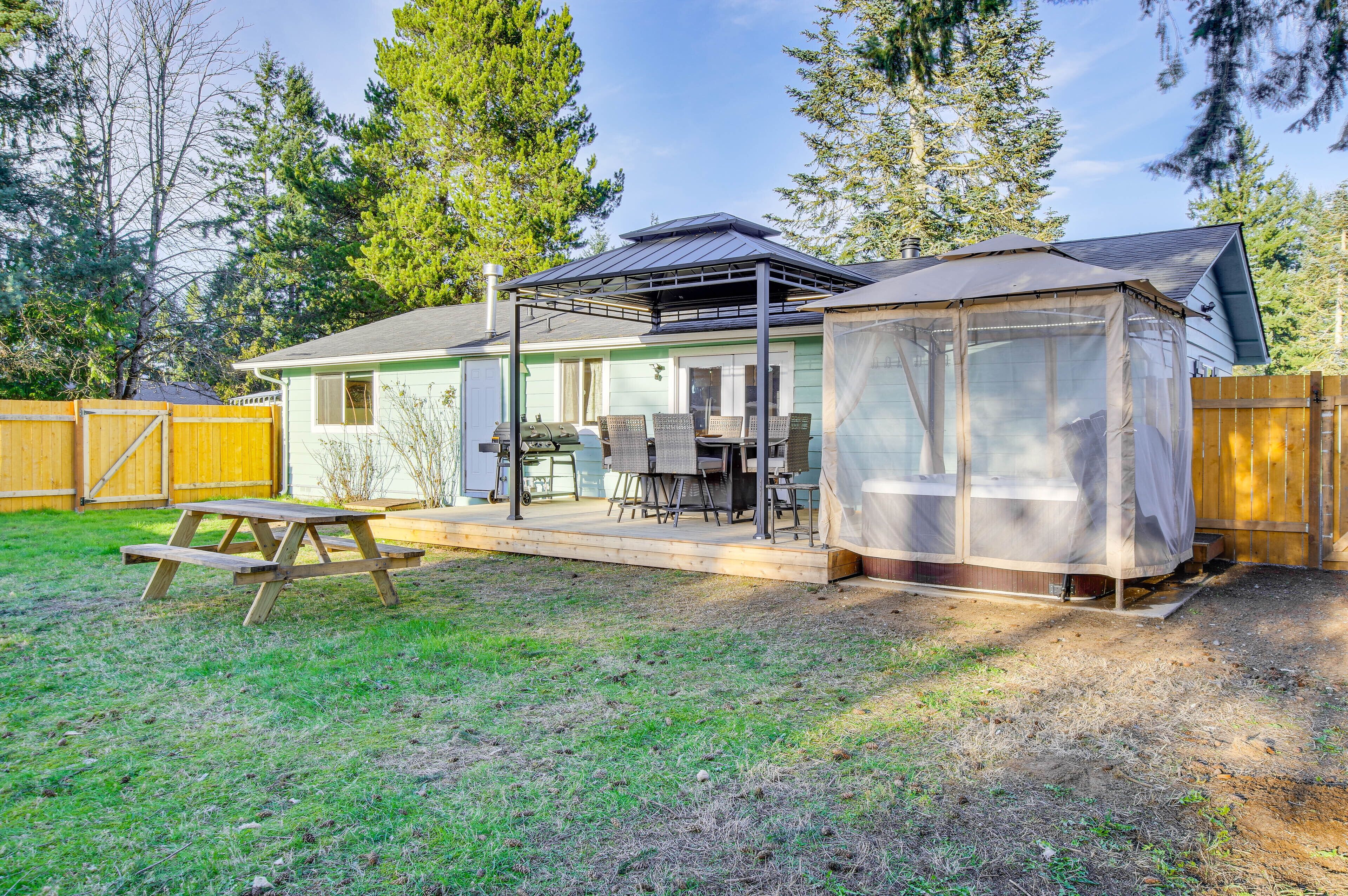 Charming Arlington Home w/ Hot Tub & Fenced Yard!
