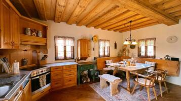 Mikrowelle, Ofen, Geschirrspüler, Toaster