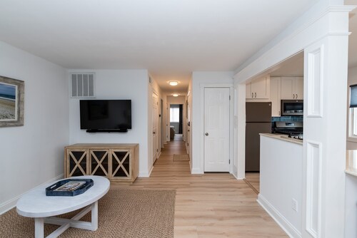 Newly renovated in 2024. Short walk to everything Cape May has to offer.