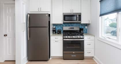 Newly renovated in 2024. Short walk to everything Cape May has to offer.