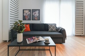 尊荣公寓 | 起居区 | 60-厘米智能电视（配备有线频道）、Netflix、流媒体服务