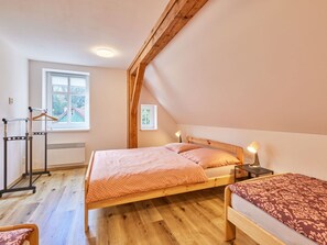 1 bedroom, travel crib, free WiFi