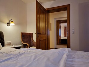 2 bedrooms, travel crib, free WiFi - Cosy apartment for 6 guests with WIFI, TV and terrace (Pfunds)