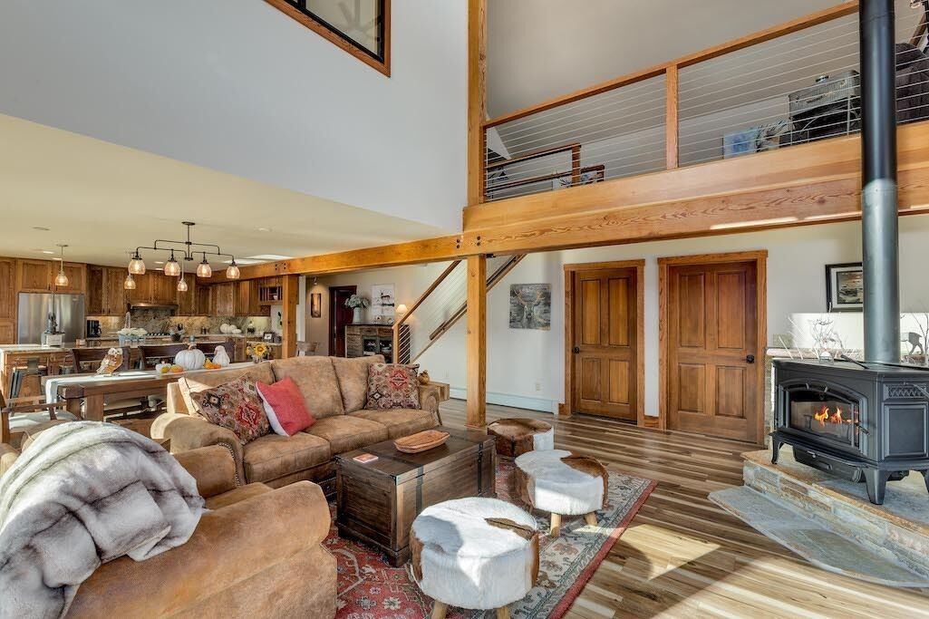 The Hawk's Nest Retreat - A Stunning Family And Corporate Retreat - Markleeville, CA