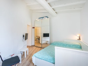 1 chambre, lit parapluie, Wi-Fi gratuit, draps fournis