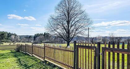 Beautiful private villa for 6 guests with WIFI, balcony and pets allowed