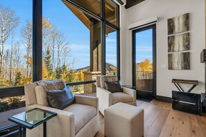 Smart TV, fireplace, video games, ping pong - Ski in out secluded mountain sanctuary with private pool, hot tub, game room (Park City)