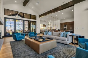 Smart TV, fireplace, video games, ping pong - Ski in out secluded mountain sanctuary with private pool, hot tub, game room (Park City)