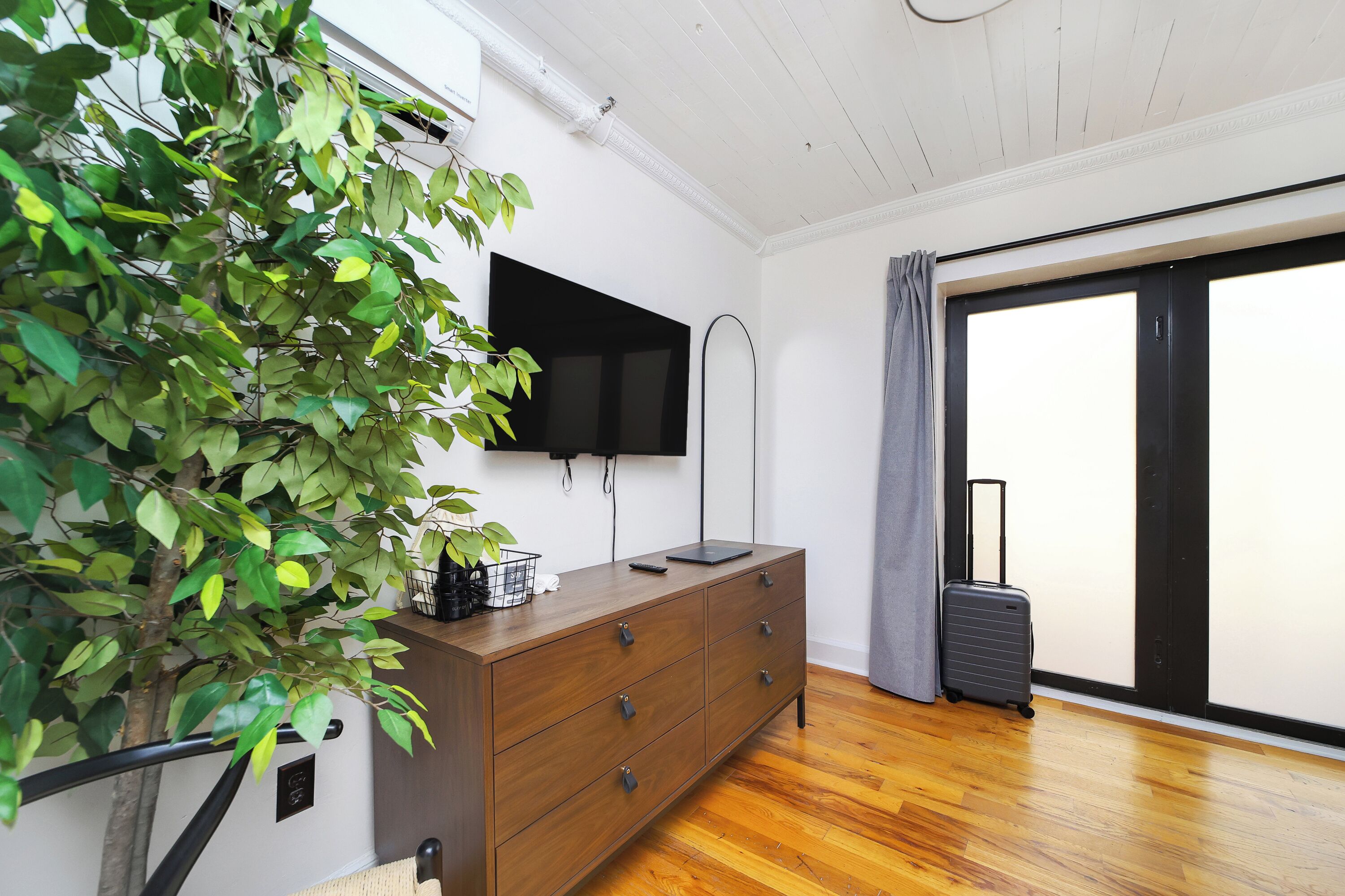 Standard Room, 1 Double Bed, Private Bathroom | Free WiFi, bed sheets