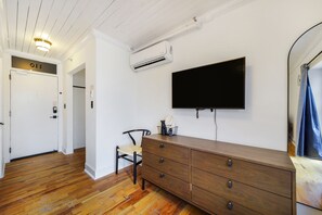 Free WiFi, bed sheets - Tower Hotel By At Mine Hospitality (Miami)