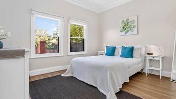 2 habitaciones, tabla de planchar con plancha, wifi y ropa de cama