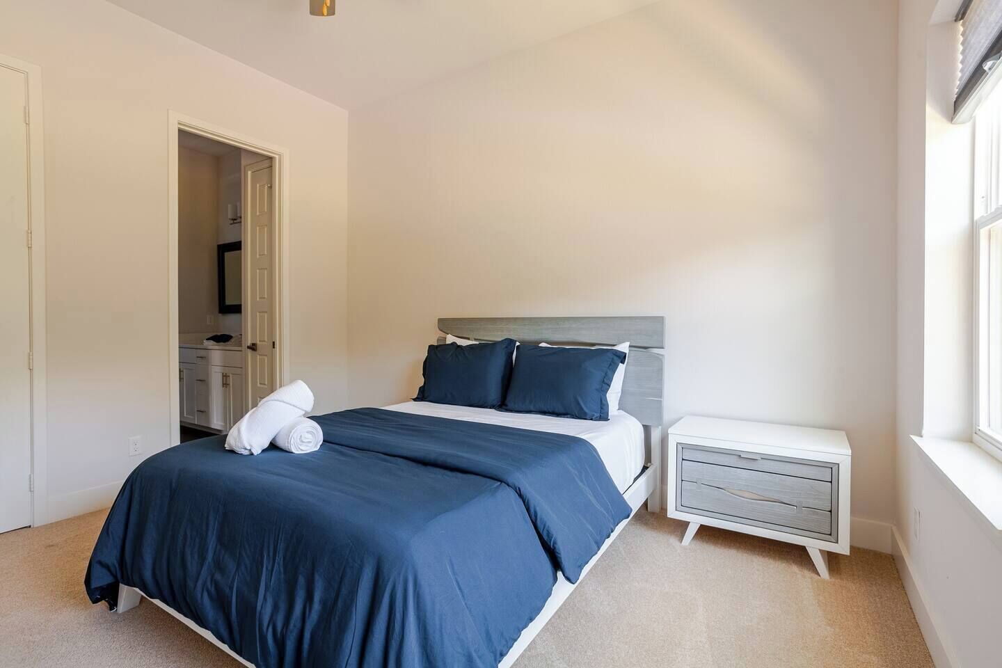 4 bedrooms, free WiFi, bed sheets