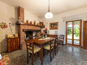 Dining - Wonderful private villa with WIFI, hot tub, TV, terrace, pets allowed and panoramic view (Scansano)