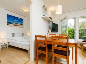 2 bedrooms, travel cot, free WiFi