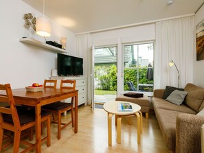 TV, DVD player - Lovely apartment for 4 guests with WIFI, TV, terrace and pets allowed (Koserow)