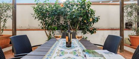 تناول الطعام بالخارج