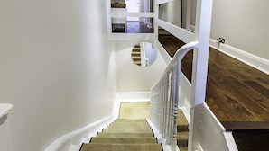Basic Apartment | Interior - Contemporary and Spacious Kensington Home (London)