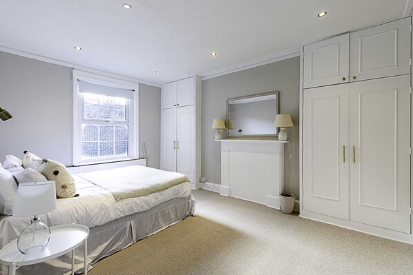 基础公寓 | 2 多间卧室、熨斗/熨衣板、床单