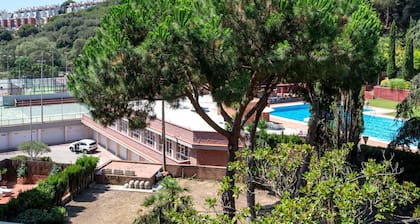 Lovely apartment for 5 people with WIFI, pool, TV and balcony