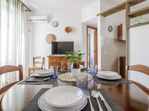 Dining - Nice apartment for 5 people with WIFI, A/C, TV and terrace (San Vito Lo Capo)
