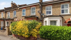 Basic House | Point of interest - Modern Victorian Home With Secret Garden (London)