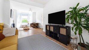 Basic House | Living area | TV - Modern Victorian Home With Secret Garden (London)