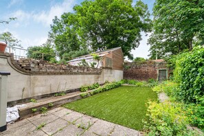 Exterior - Modern Victorian Home With Secret Garden (London)